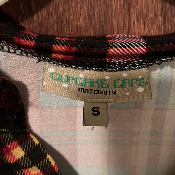 Cupcake Cafe Maternity one green one red 3/4 sleeve small - Picture 2 of 6